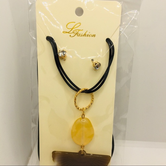 NECKLACE SHELL LIKE IN TOFFEE ON CORD! - Picture 12 of 14